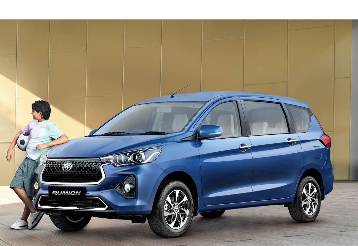 7 seater car toyota rumion interior images